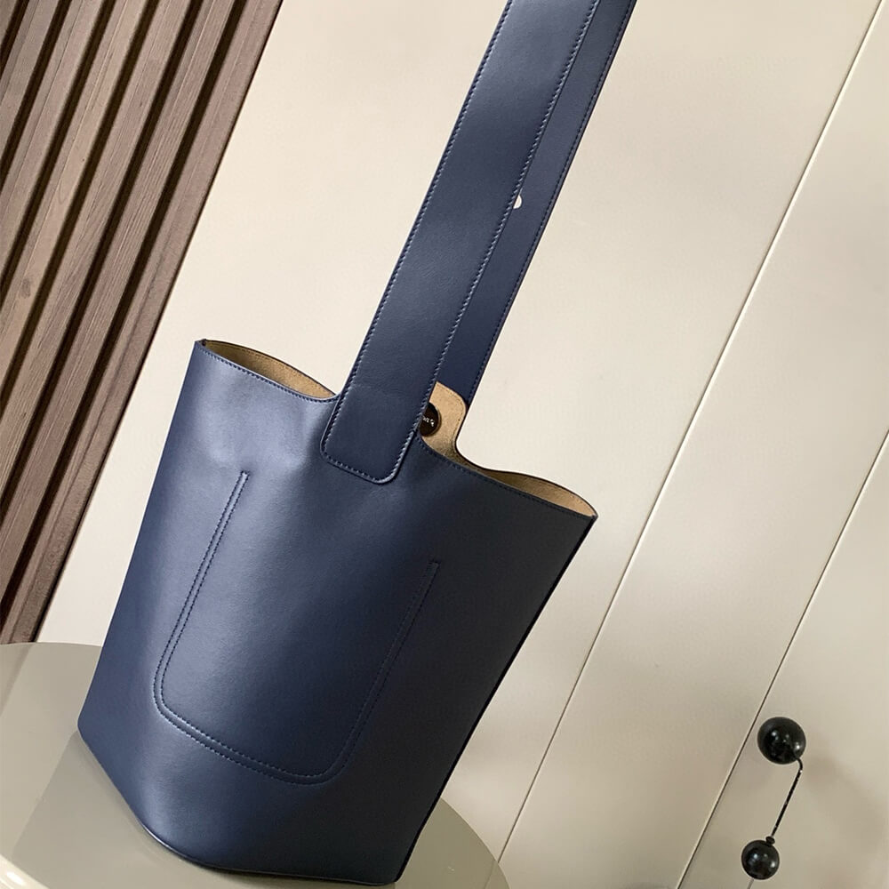 LOEWE Medium Pebble bucket in smooth calfskin(high-end grade)