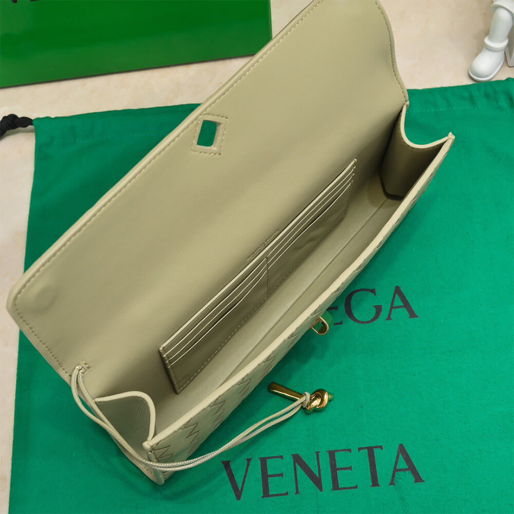Bottega Veneta Andiamo Clutch(HIGH-END GRADE)